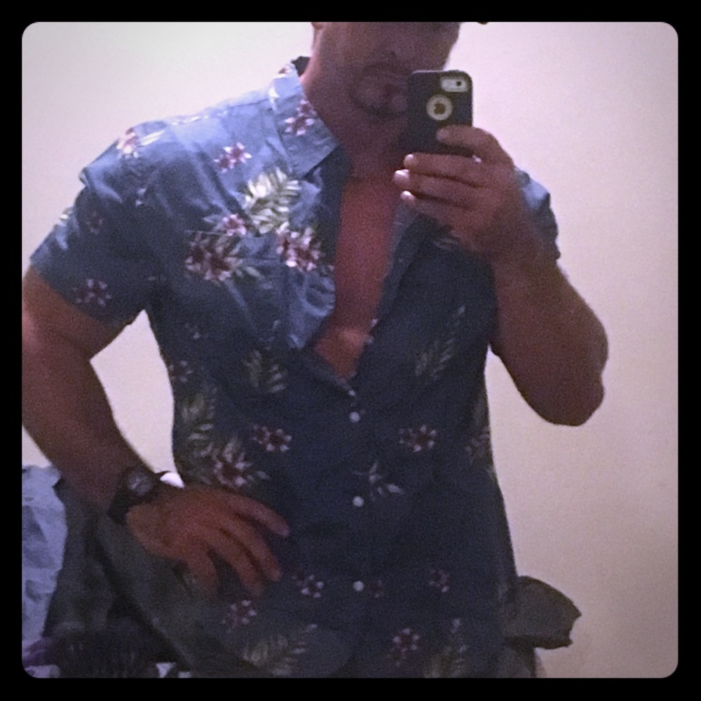 Short sleeve button up